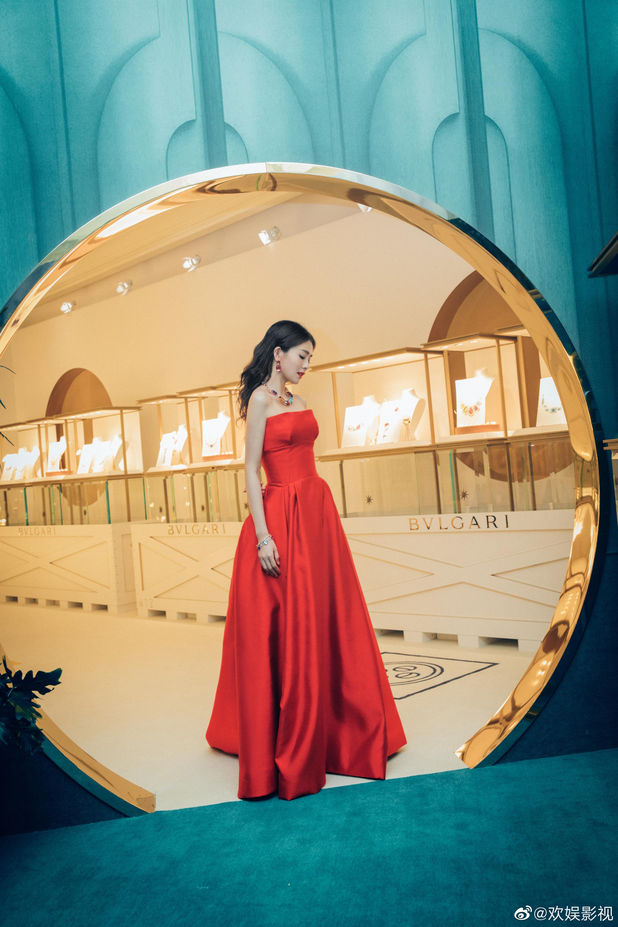 欢娱影视演员@白鹿my 昨夜出席@bvlgari宝格丽 活动