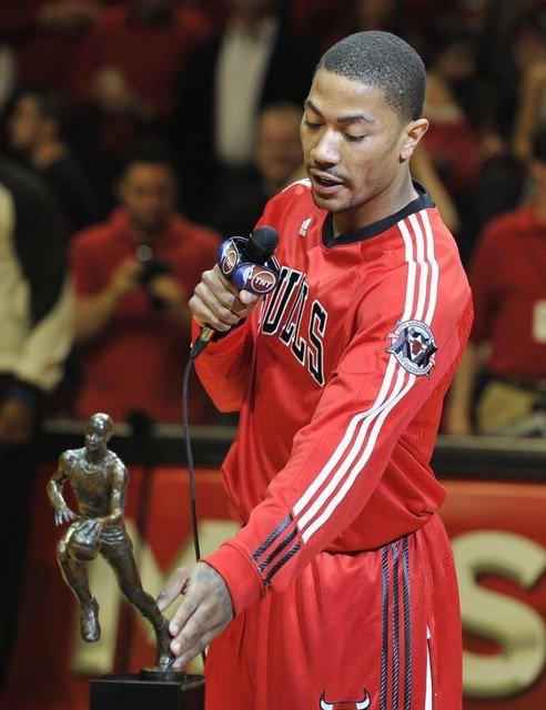 8年前的今天,22岁的罗斯成为nba历史上最年轻的mvp.