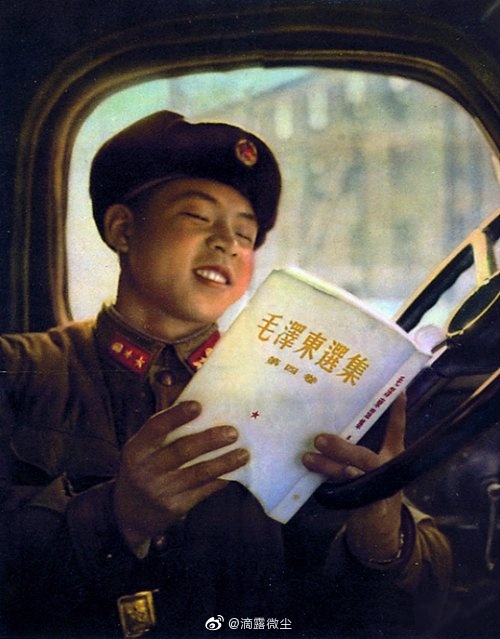 1962年8月15日，雷锋因公殉职。雷锋牺牲时年仅22岁|雷锋|沈阳军区|摄影员_新浪新闻