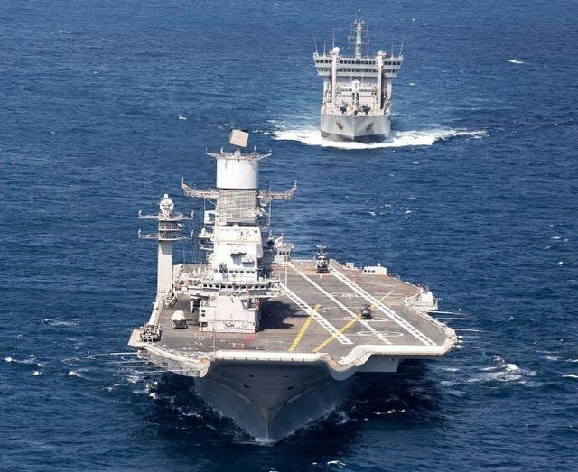 无视威胁,多国护航商船驶往巴基斯坦!f-22p护卫舰搅乱印度航母