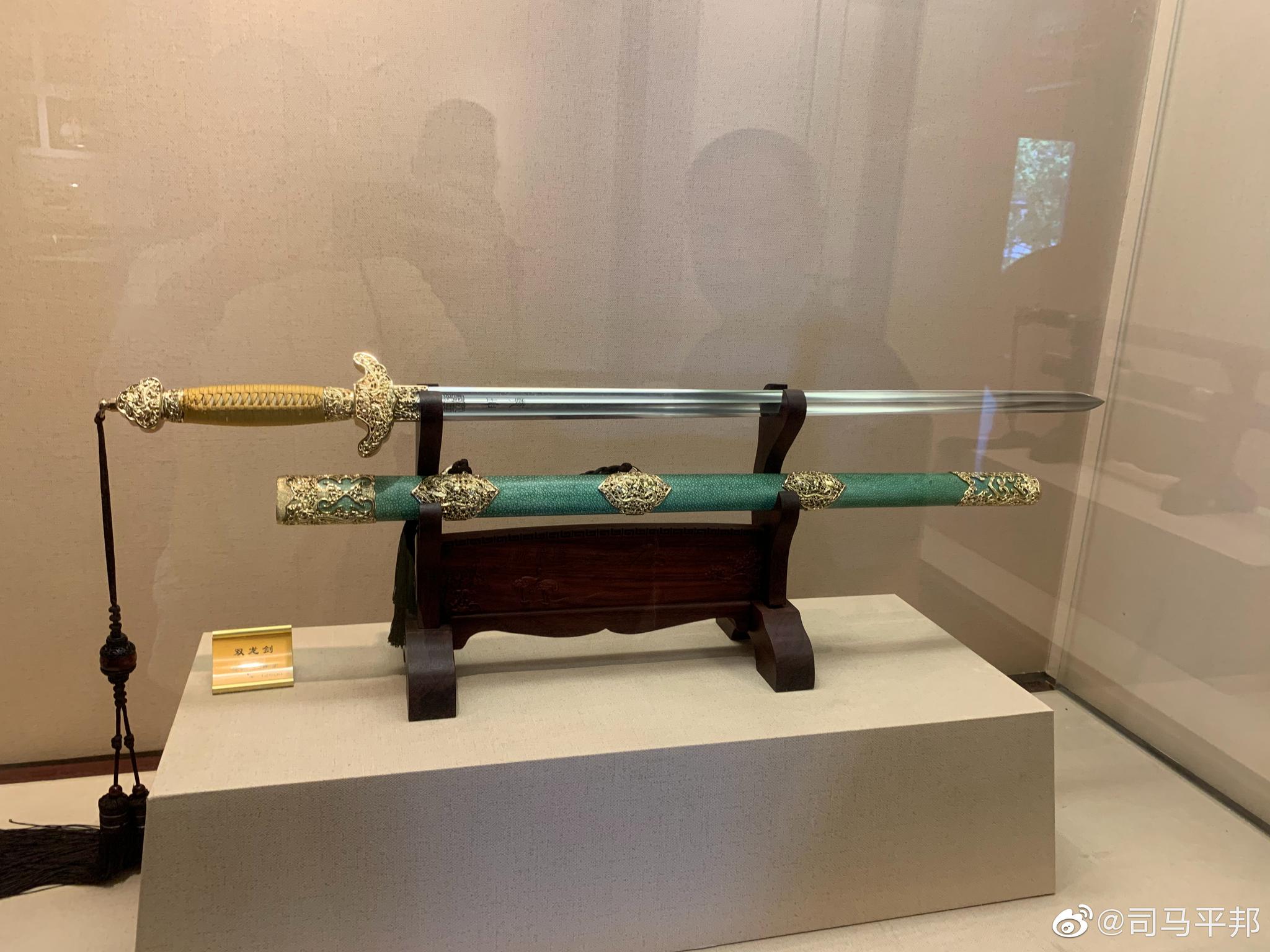 说剑增慷慨,琢玉思坚贞龙泉宝剑让人一见不忘.__财经头条