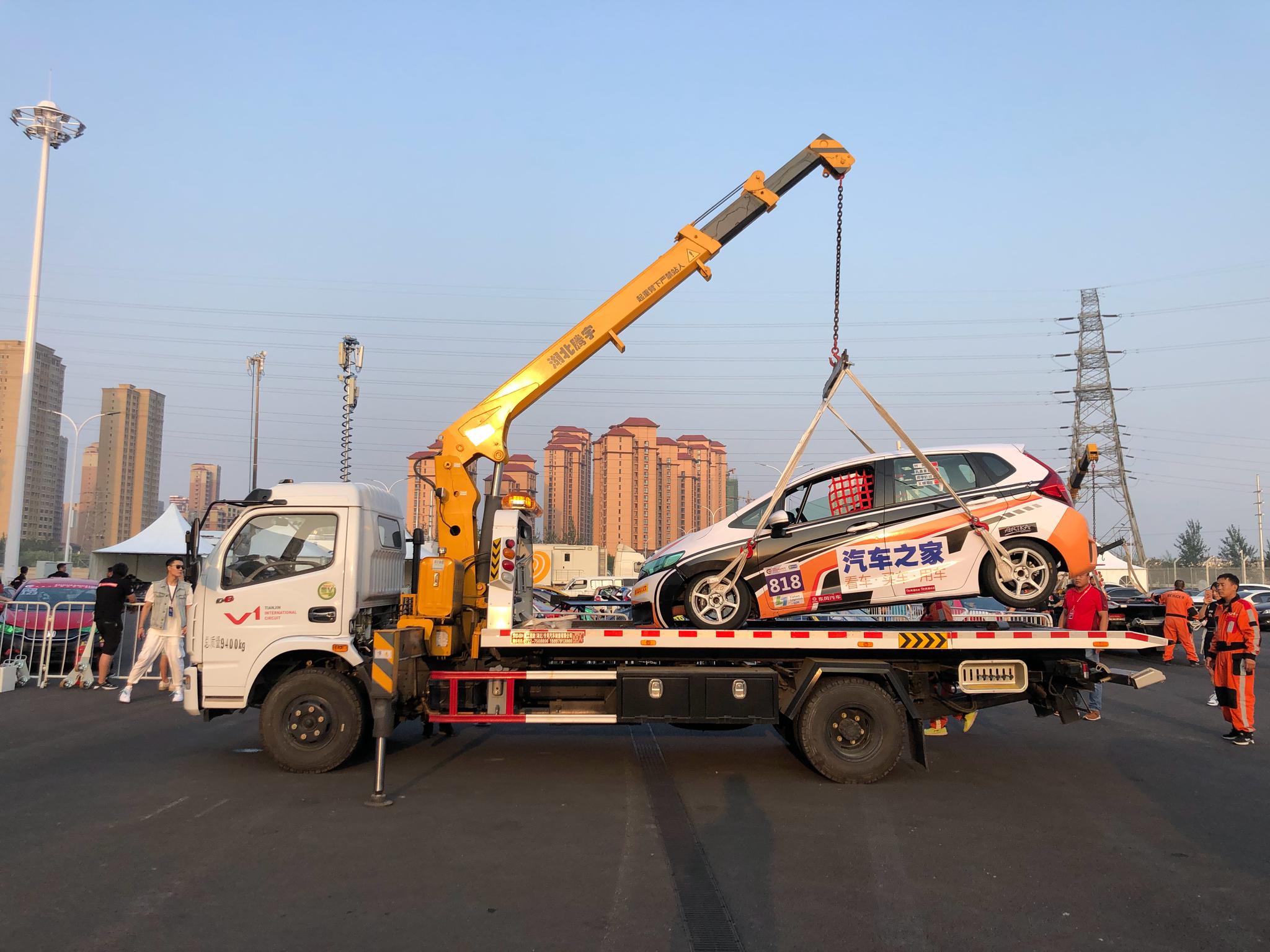 进弯翘轮最美,救援吊车最美,机械师们最美,专业工具最美,赛车