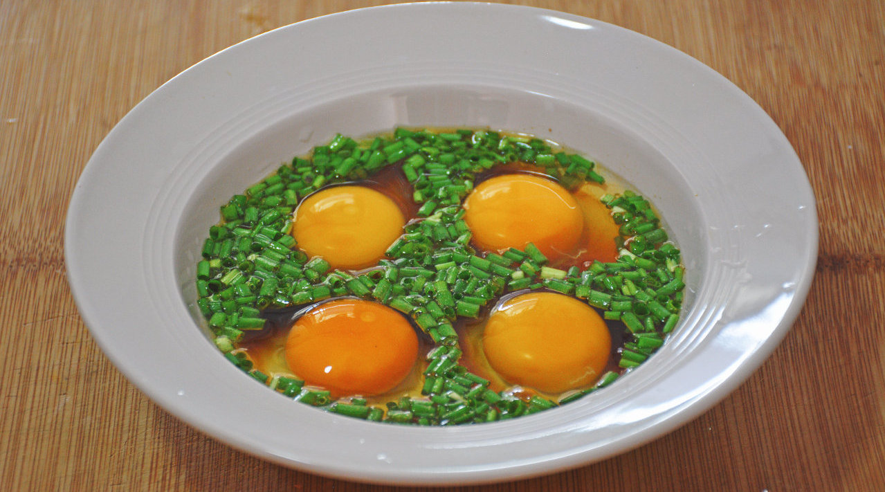 1把小葱,4个鸡蛋,这个做法挺别致,比蒸鸡蛋羹还简单