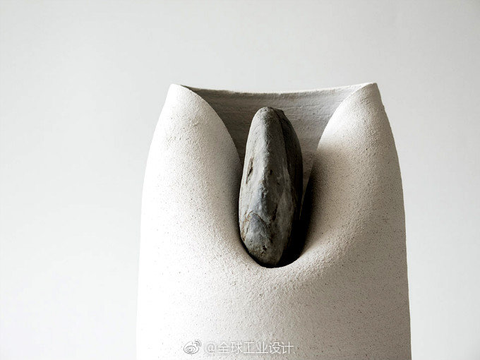 阅读全文:瓶子的作者martín azúa自90年代中期开始