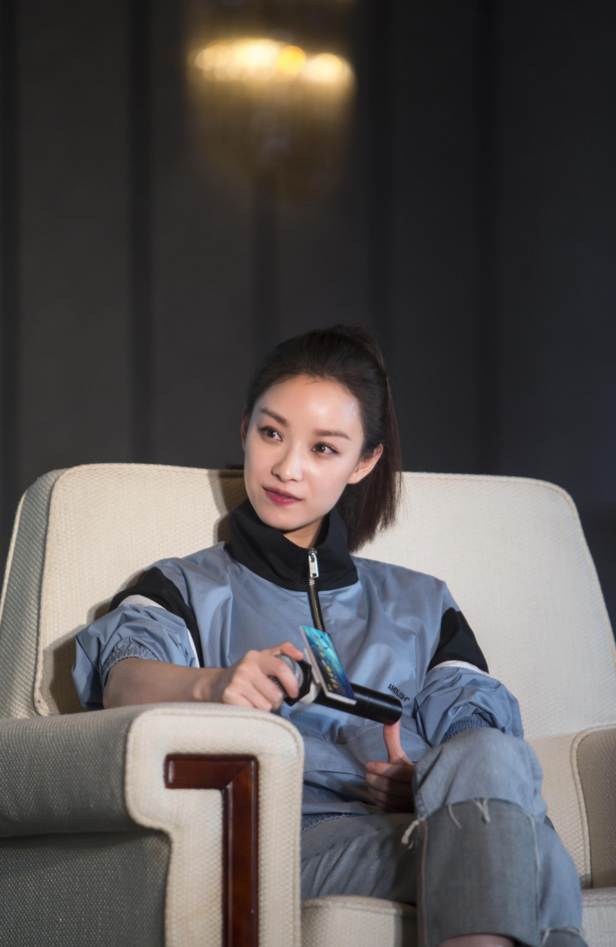 倪妮马尾,英姿飒爽.