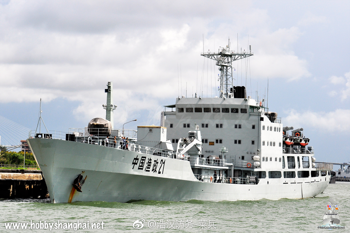 前几天发过最新补给舰"查干湖"967舰,戏称这是渔船