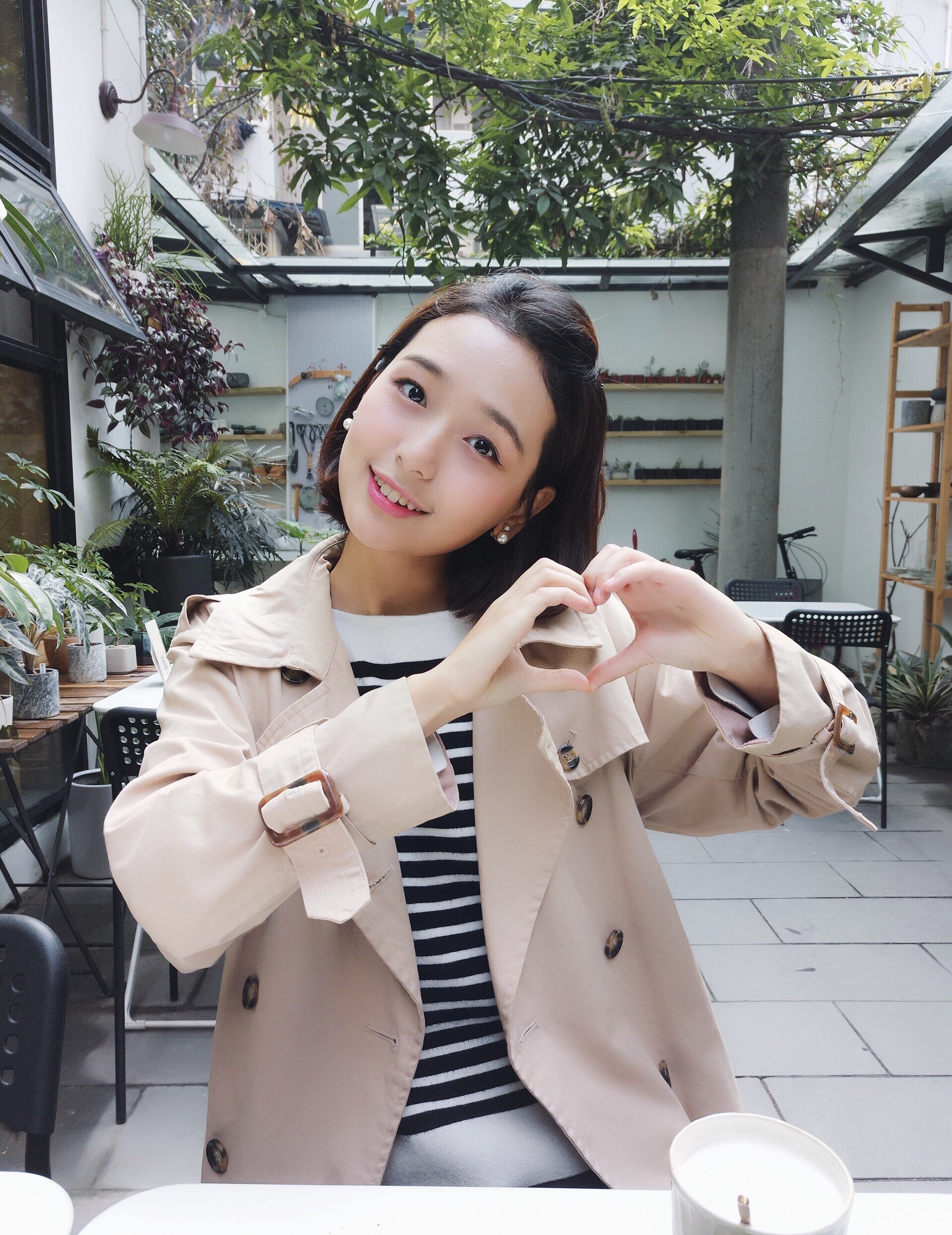 王玥婷 四川成都的藏族妹子 98年出生 舞蹈功底很棒哦 特别爱笑