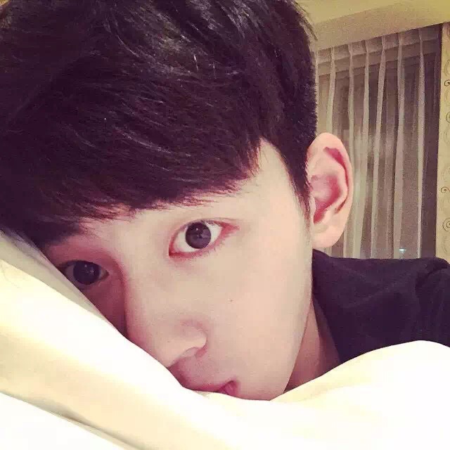 在英国留学的校草 侯家远