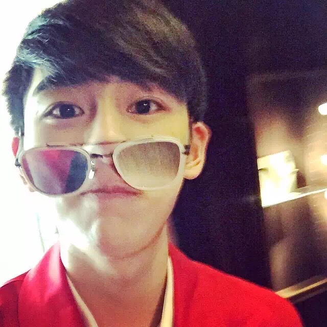 在英国留学的校草 侯家远