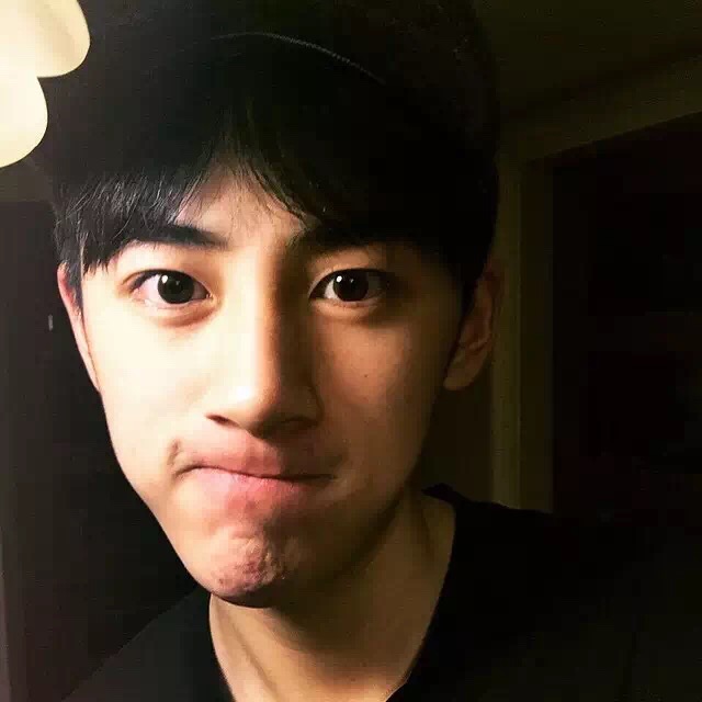 在英国留学的校草 侯家远