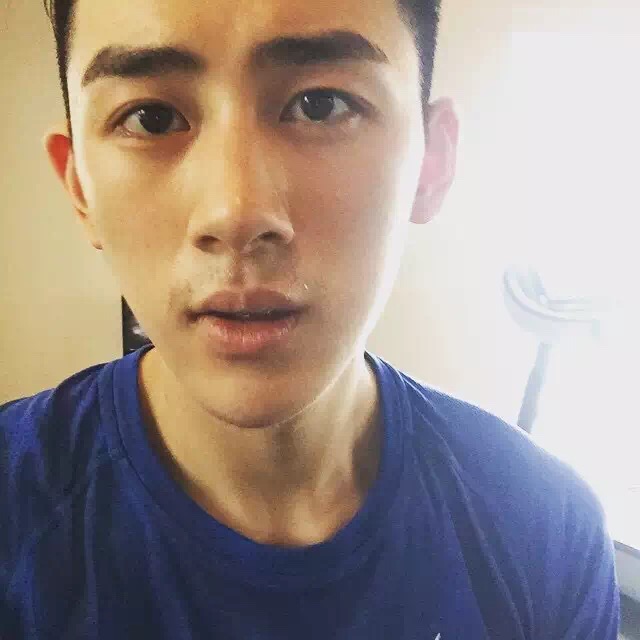 在英国留学的校草 侯家远