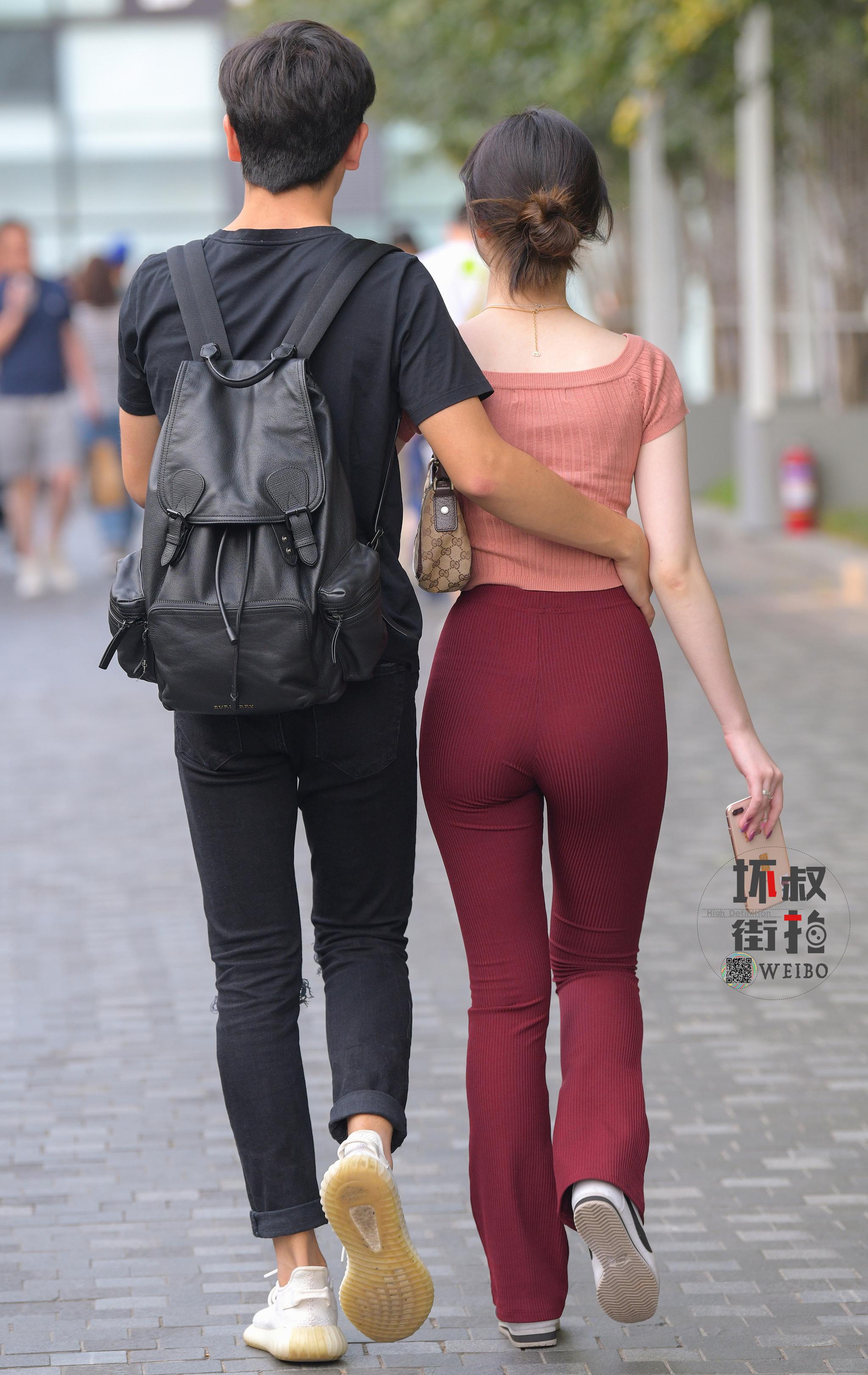 身材超赞的邻家小姐姐来源坏叔街拍