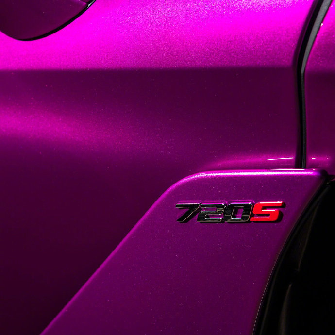 迈凯伦720s骚气的紫色