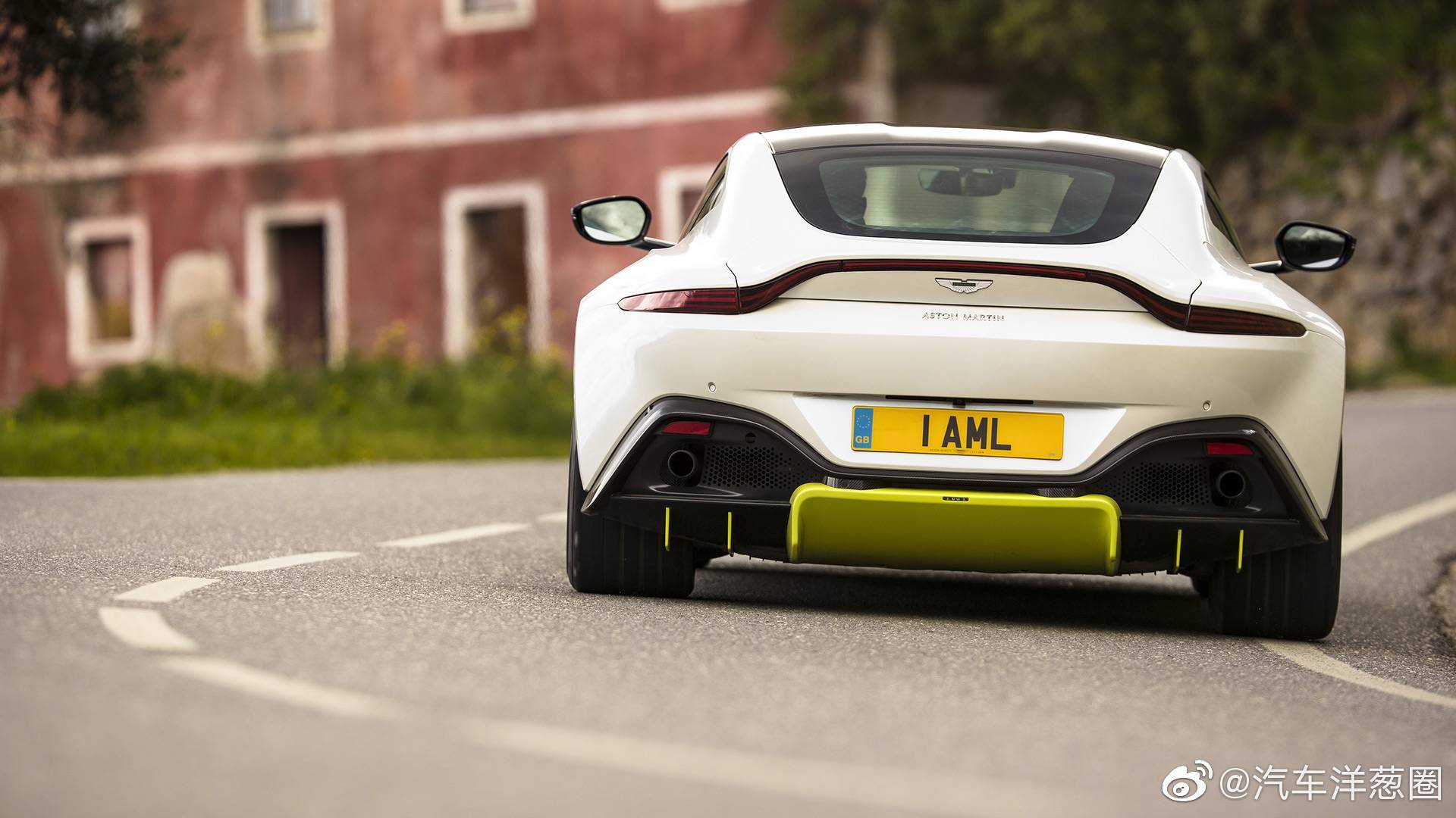 aston martin vantage(2019 )