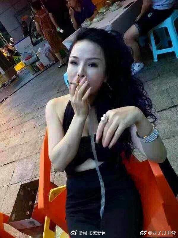 有重庆官方内部人士透露,保时捷女车主丈夫石船派出所所长童小华已被