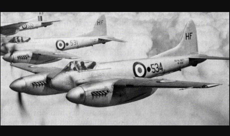 二战英国德·哈维兰"大黄蜂"战斗机,采用梅林130型发动机