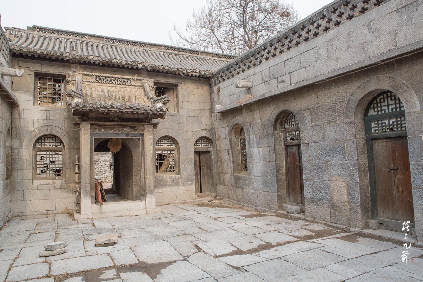 太行深处 一处古宅里贴着诡异的紫色对联|院落|吕家村|对联_新浪新闻