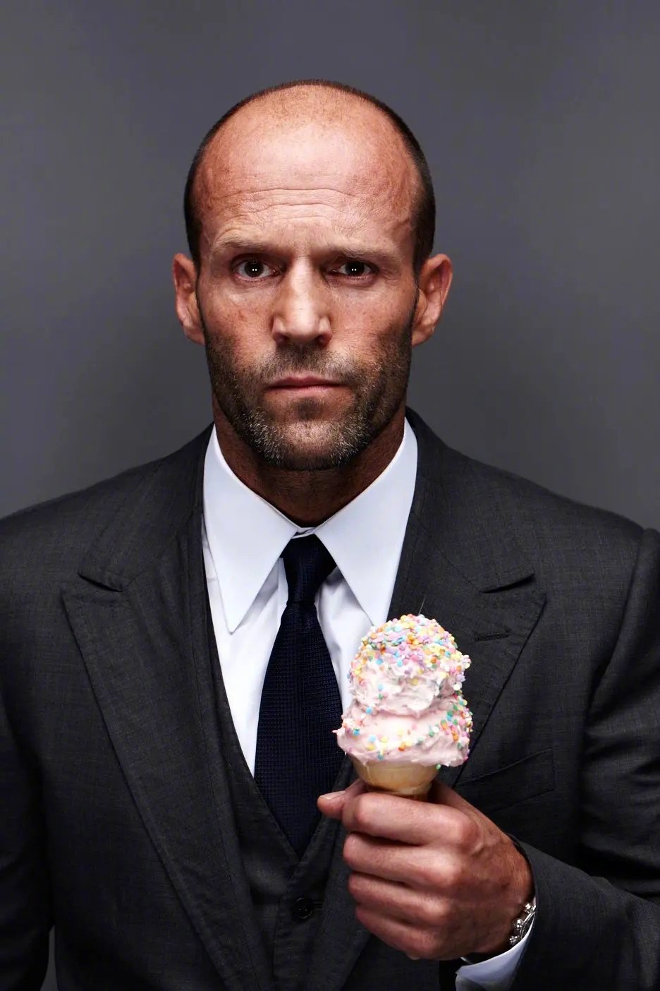 杰森·斯坦森今天52岁生日快乐:他被誉为全球最帅的光头演员之一