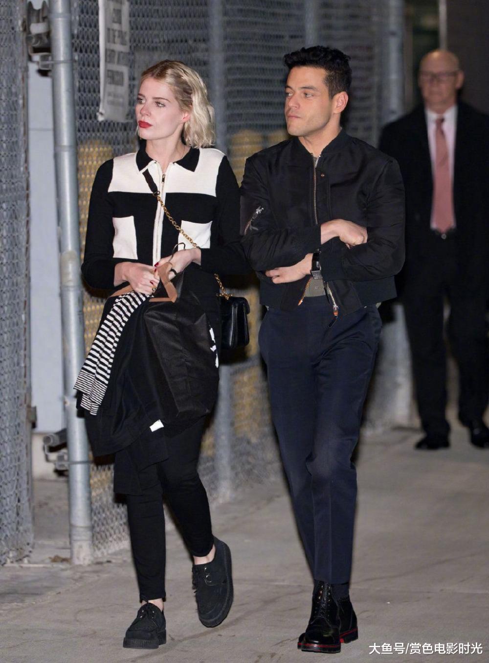 金球奖影帝拉米马雷克和女友露西宝通并肩同行秀恩爱十分登对