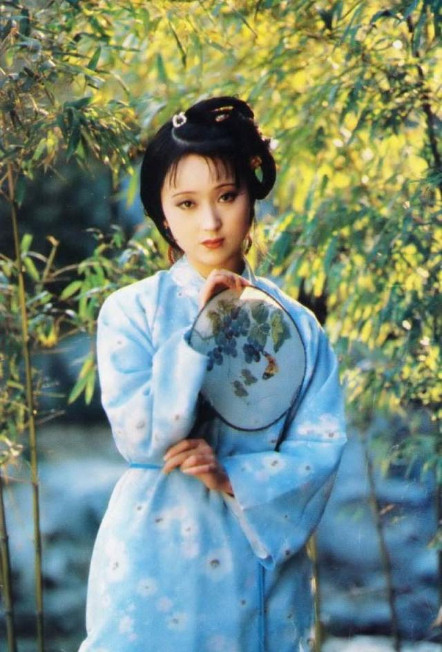 林妹妹陈晓旭的珍贵照片那时没有美颜这才是水灵