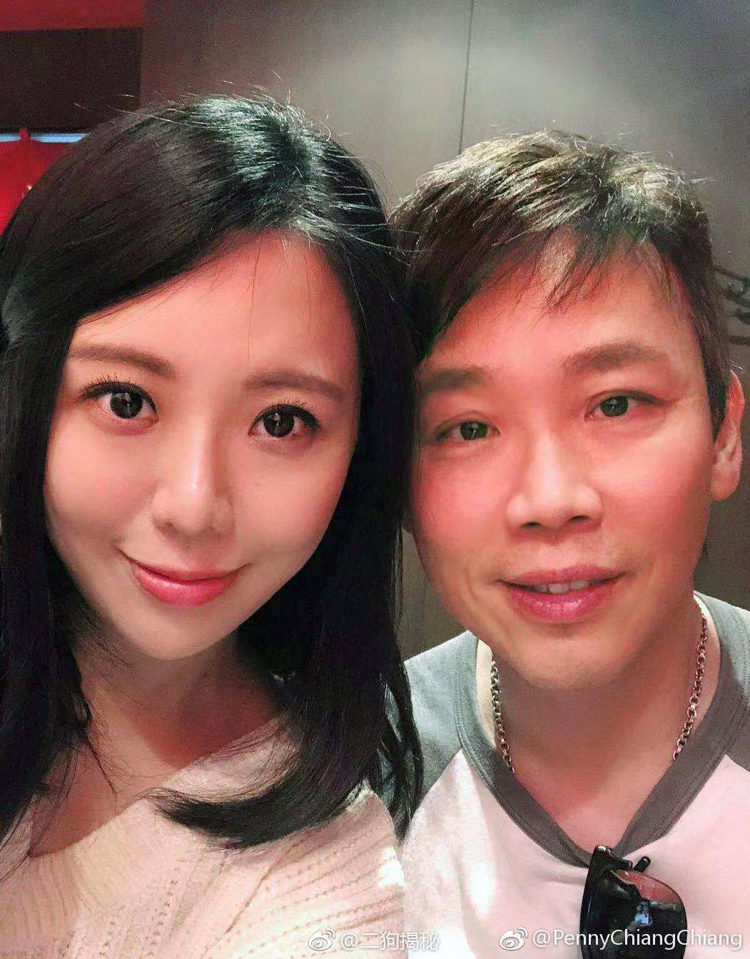 陶喆发博晒出妻子江佩蓉的孕肚照,"新的成员来到了我们的生命里