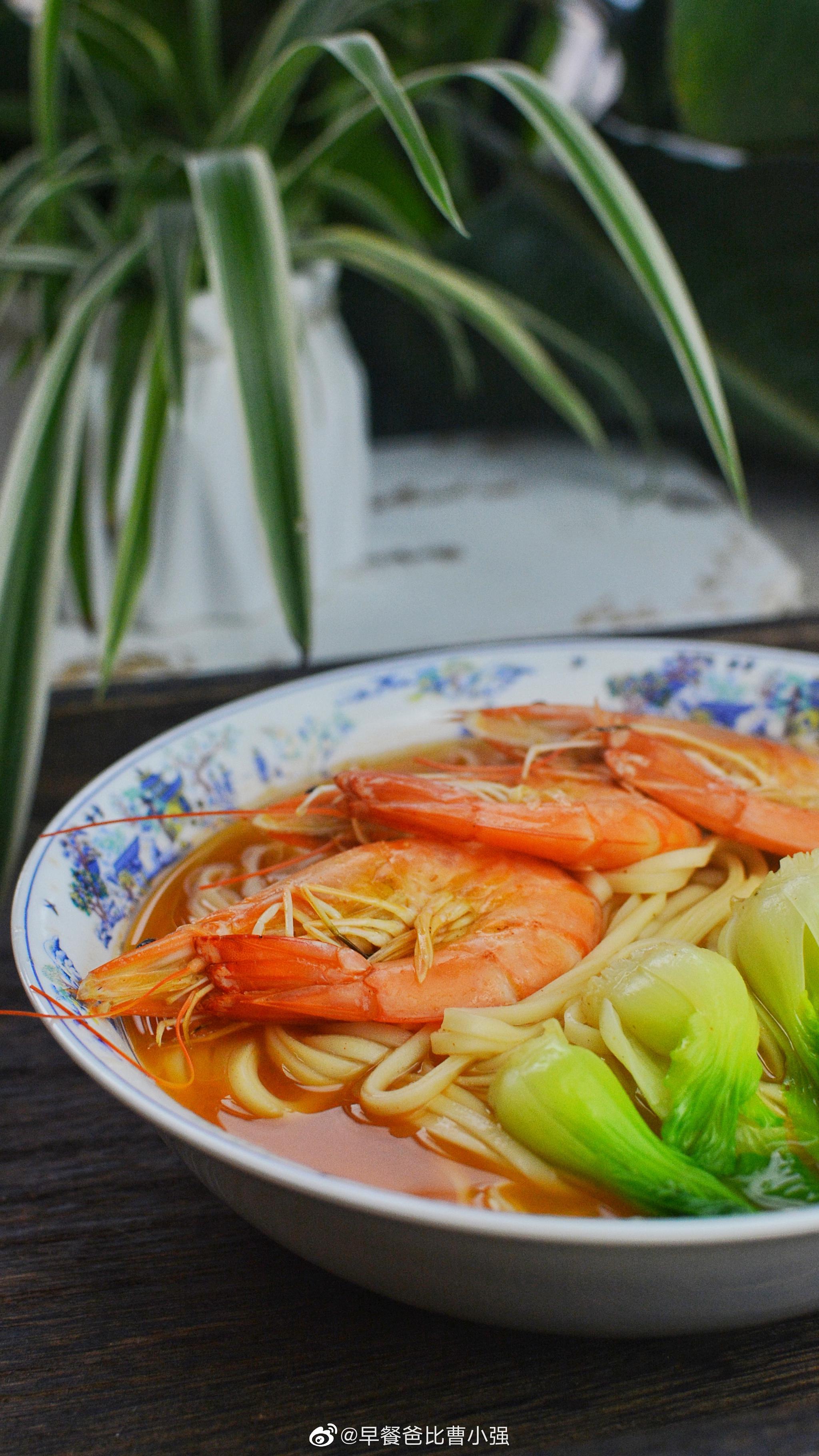 青菜鲜虾汤面面大家早安 周末愉快