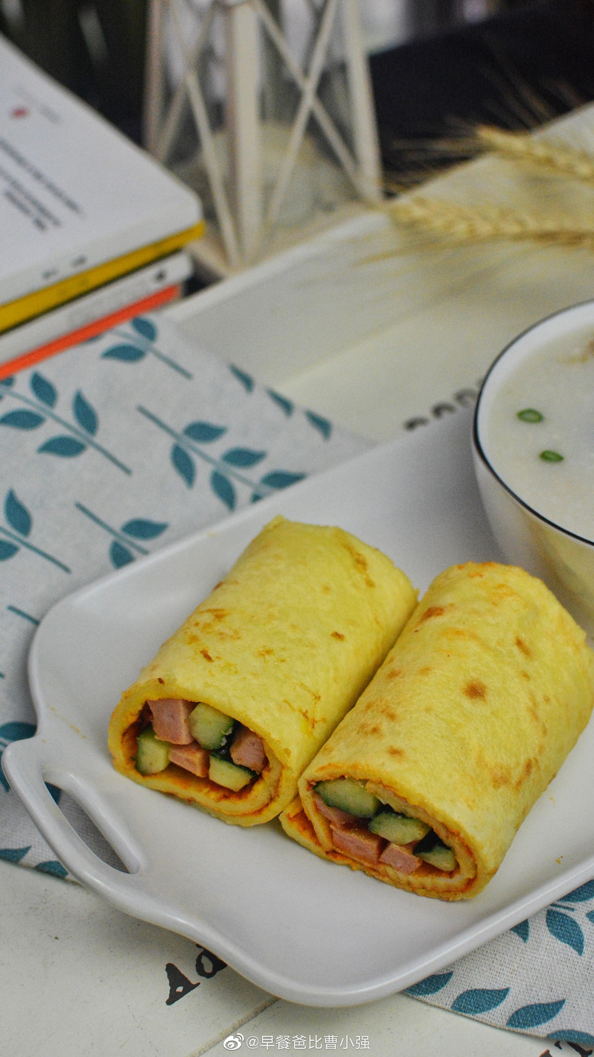 今天早餐鸡蛋卷饼 皮蛋瘦肉粥 用破壁机熬的粥 很绵稠这款破壁机不