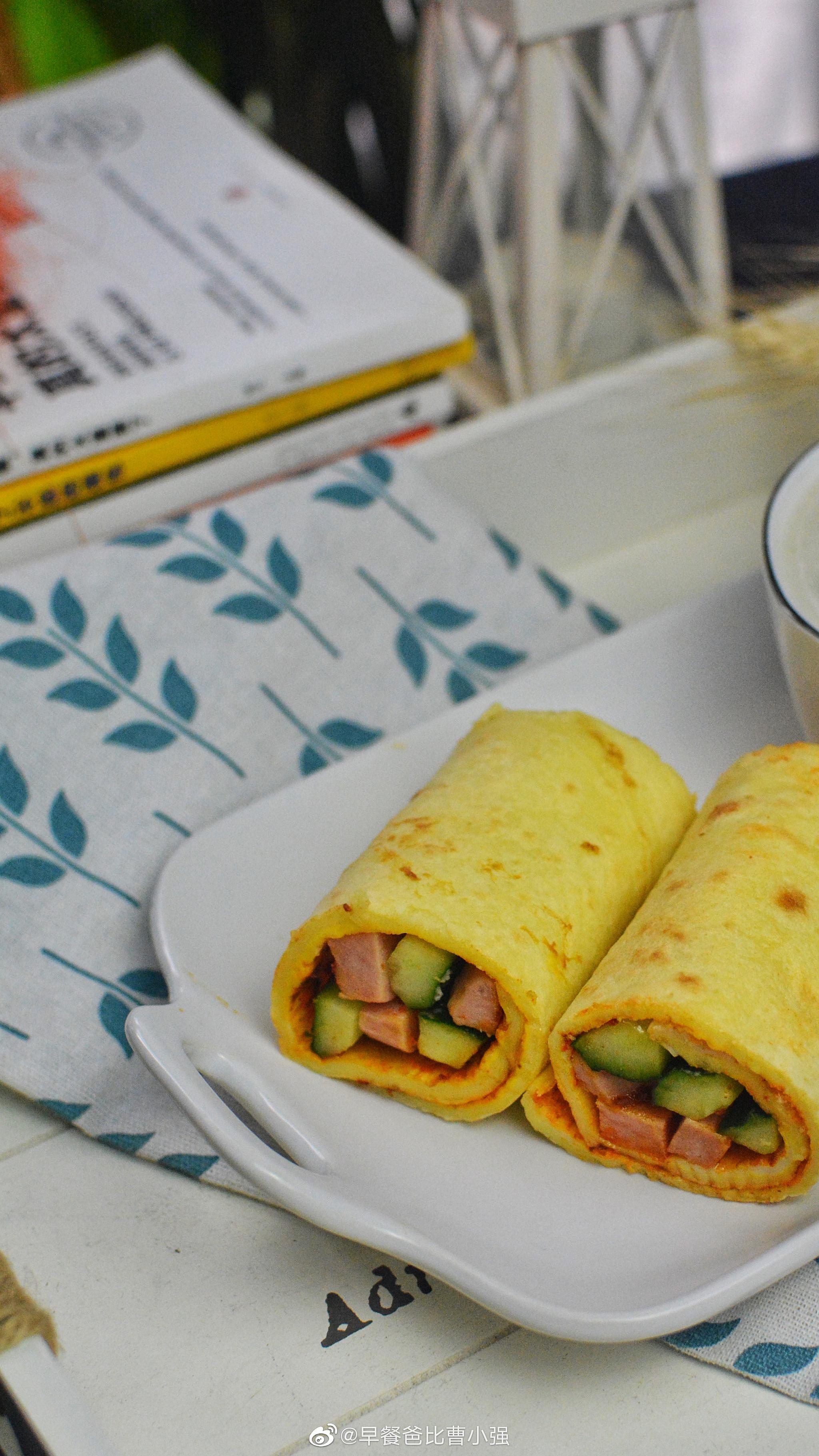 今天早餐鸡蛋卷饼皮蛋瘦肉粥用破壁机熬的粥很绵稠这款破壁机不