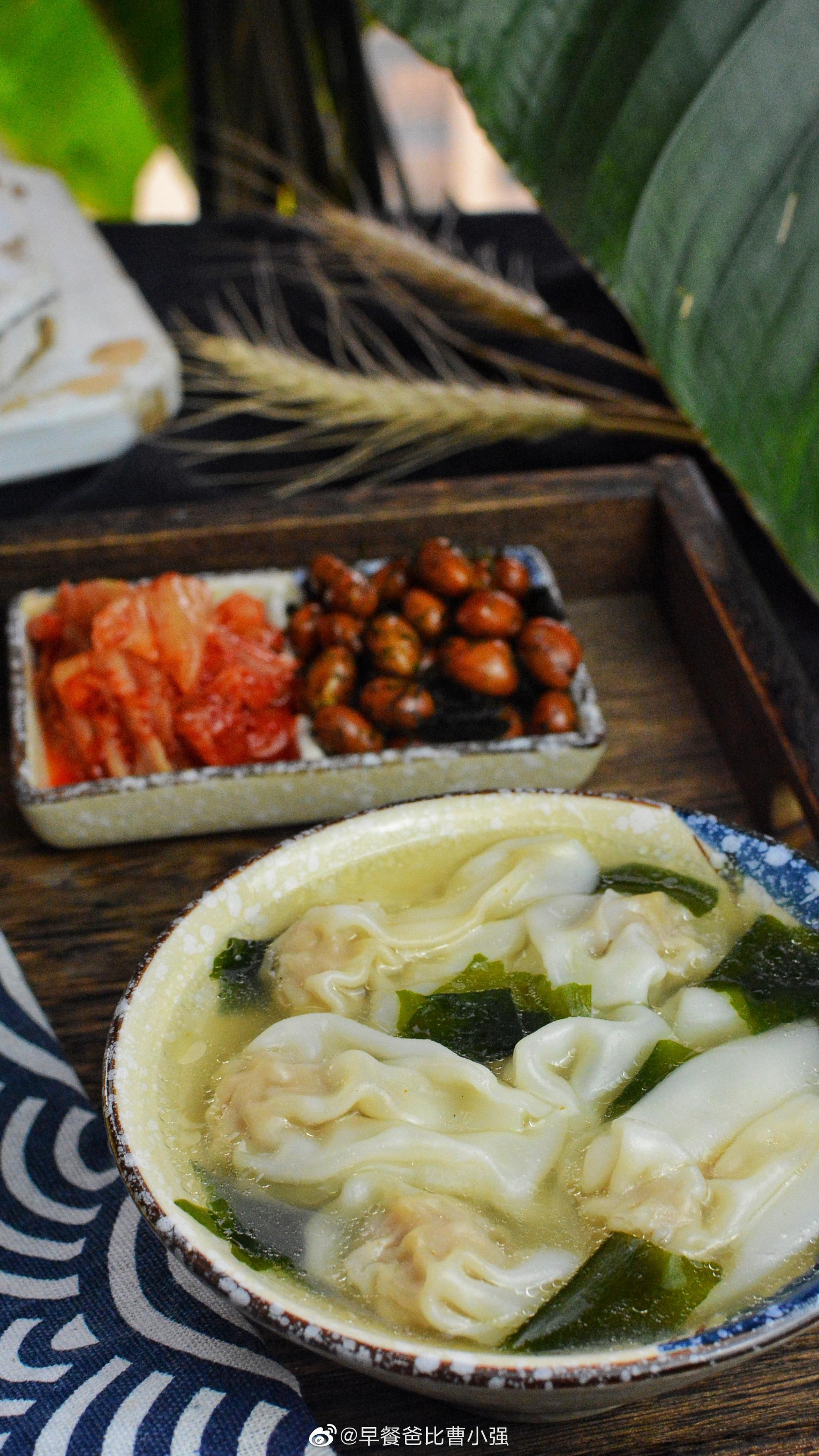 今天早餐小馄饨窝窝头泡菜苔菜花生米大家早安