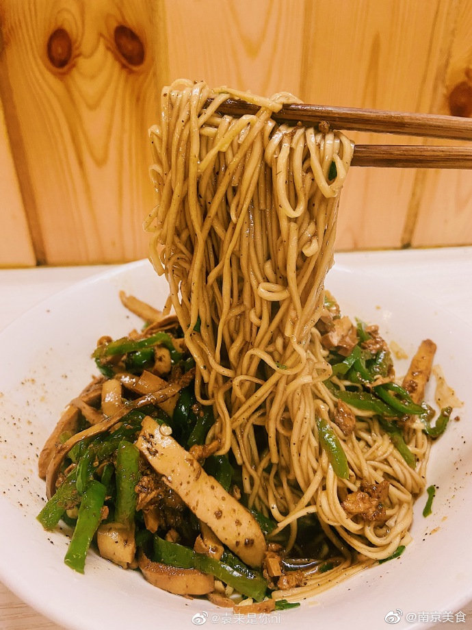 青椒干子肉丝干拌面