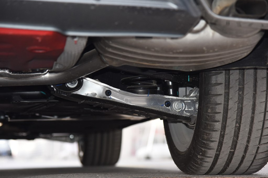 高颜值20t前后五连杆车主浅谈新款奥迪a4l用车感受