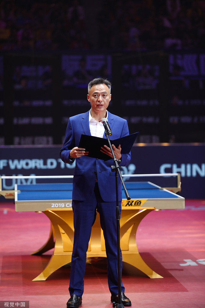 开幕式,中国乒协秘书长秦志戬出席并致辞,秦老师这颜值是真能打