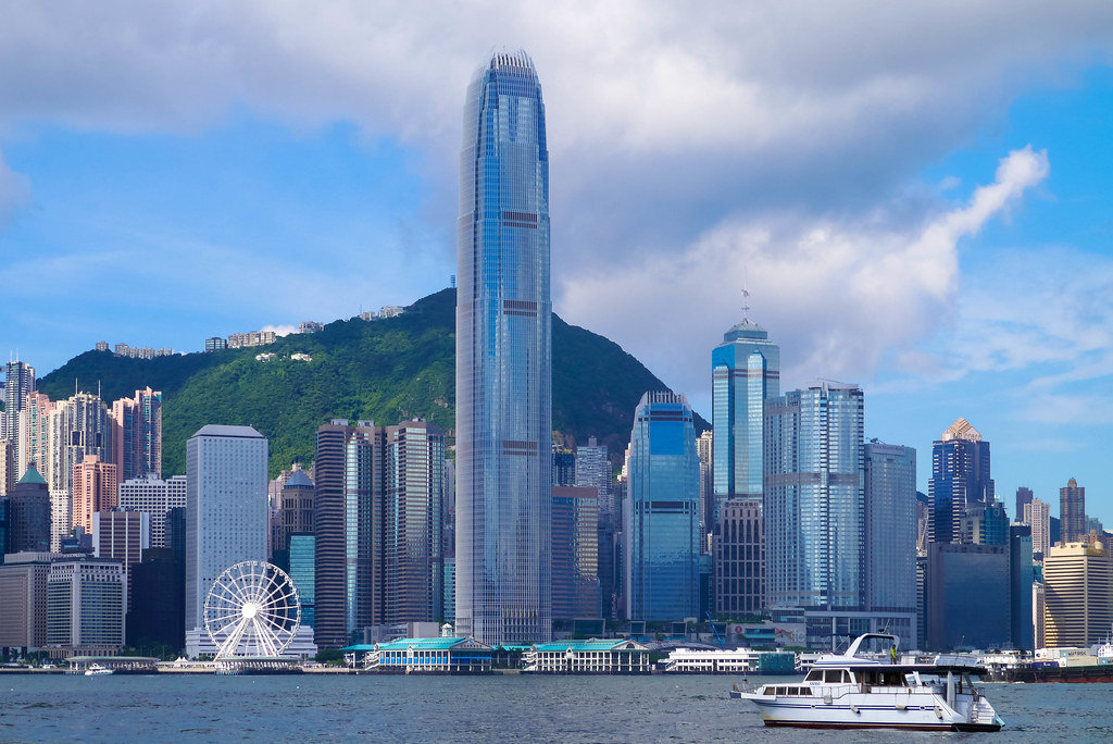 香港商场的租金有多贵拿这个ifc国金中心来说不仅各大商品进驻