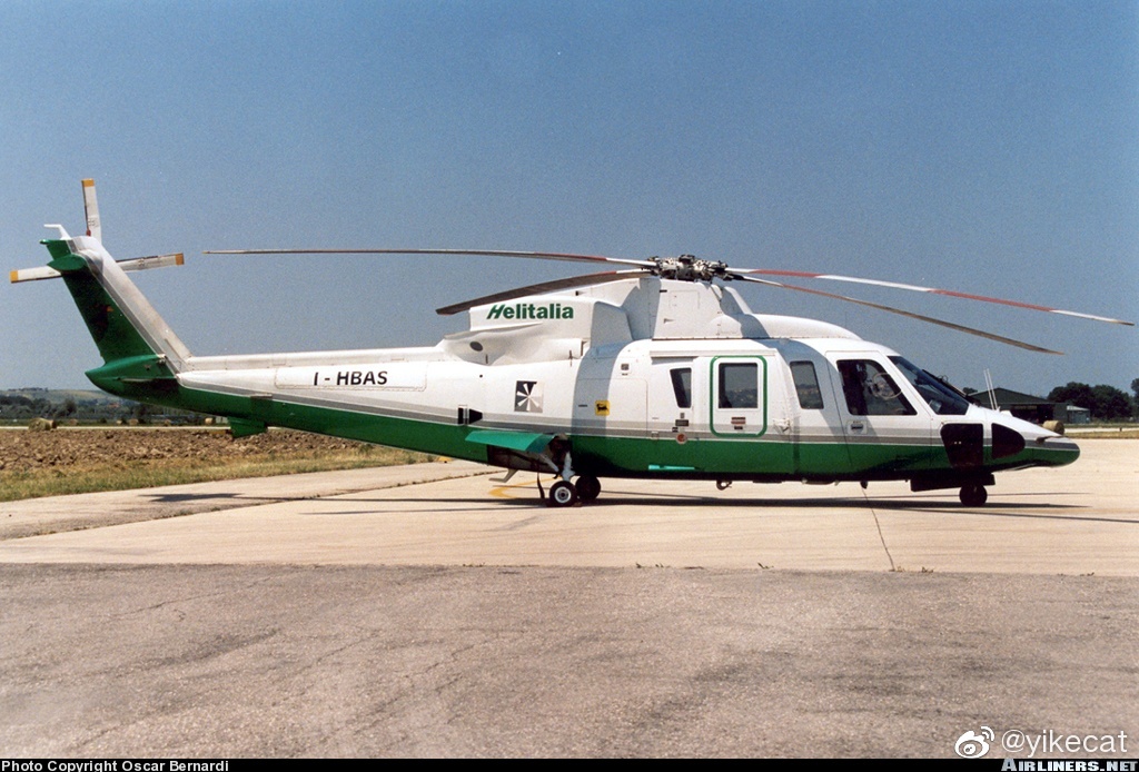 配有两台透博梅卡-阿赫耶1s1涡轴发动机的s-76直升机.