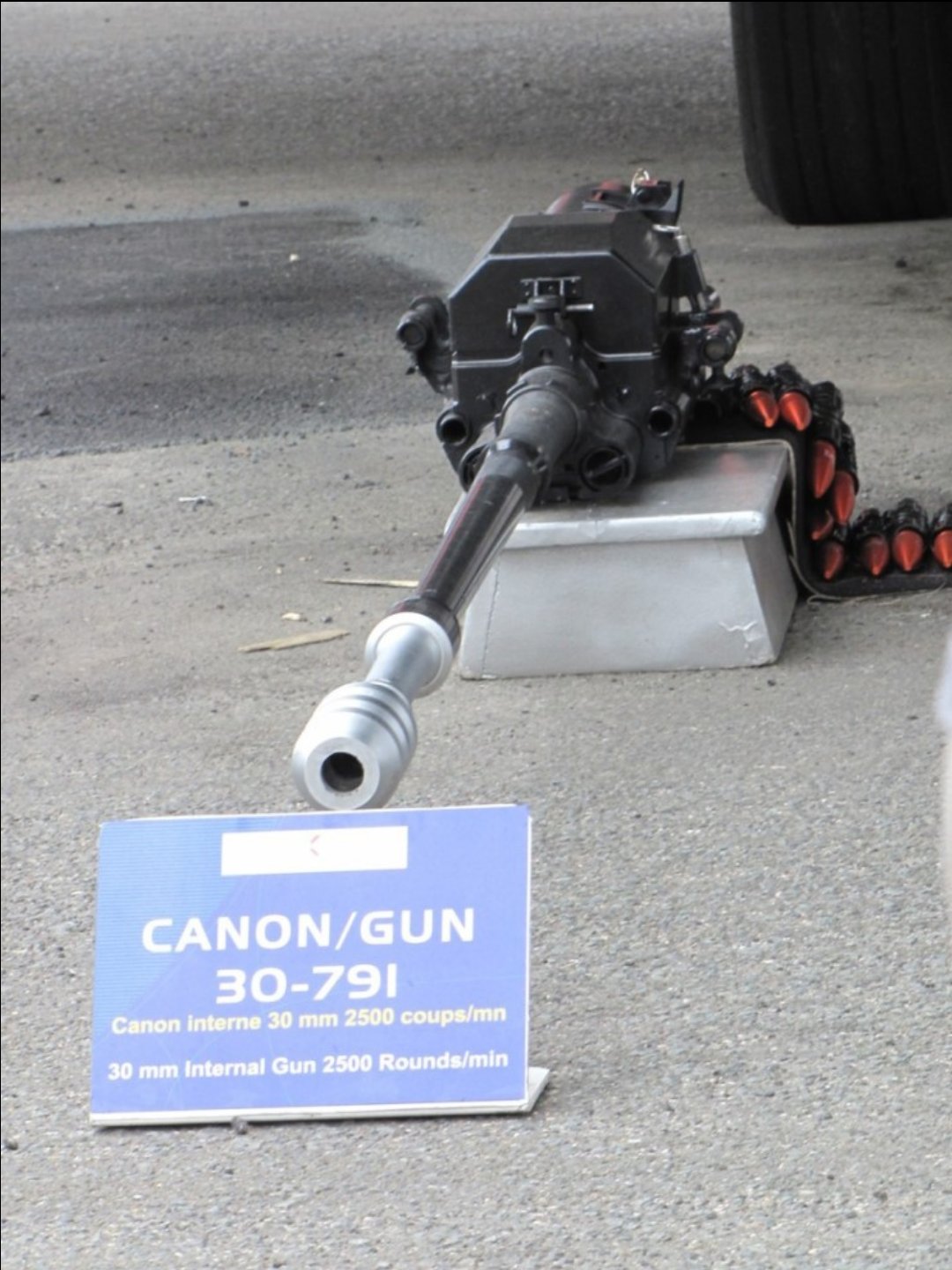 法国"阵风"战斗机装备的30m791型30毫米航炮,射速每分钟2500发