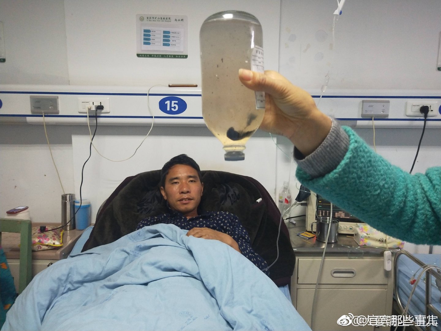 宜宾工作站的志愿者到宜宾矿山医院探望刚做过大灌量洗肺手术的尘肺