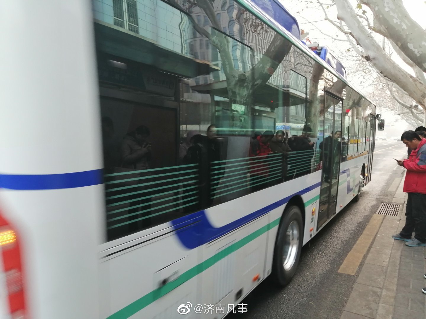 103路公交车新换的车型,感觉不错