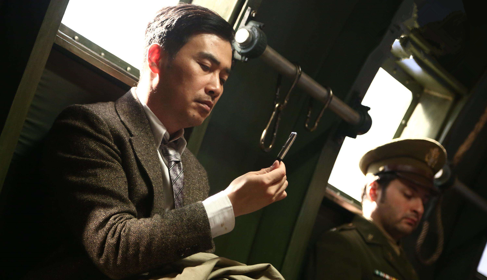 被称为反派专业户,在剧中是一个渣男,在现实中却和妻子相濡以沫