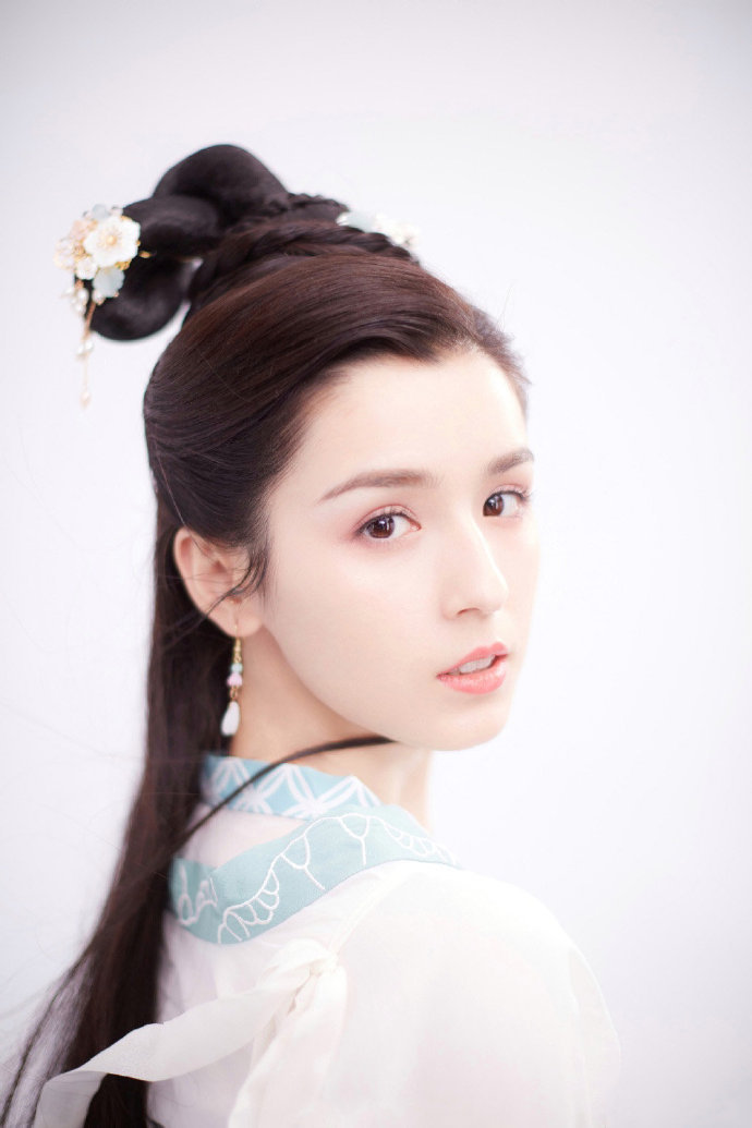 哈妮克孜古装造型清新脱俗美若天仙小仙女下凡