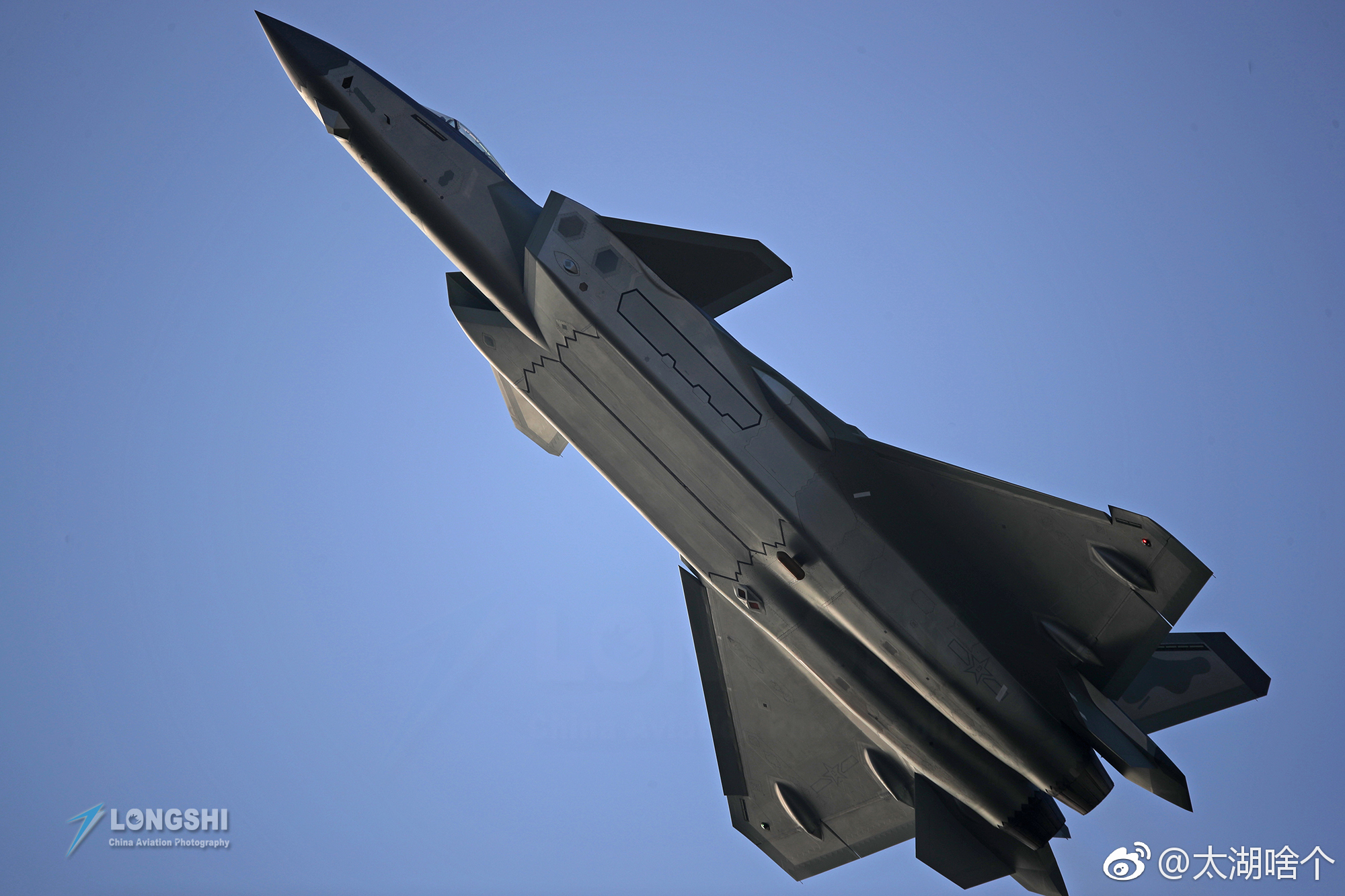 歼-20战斗机目前已经在空军作战部队列装,歼-20威龙的研制成功是中国