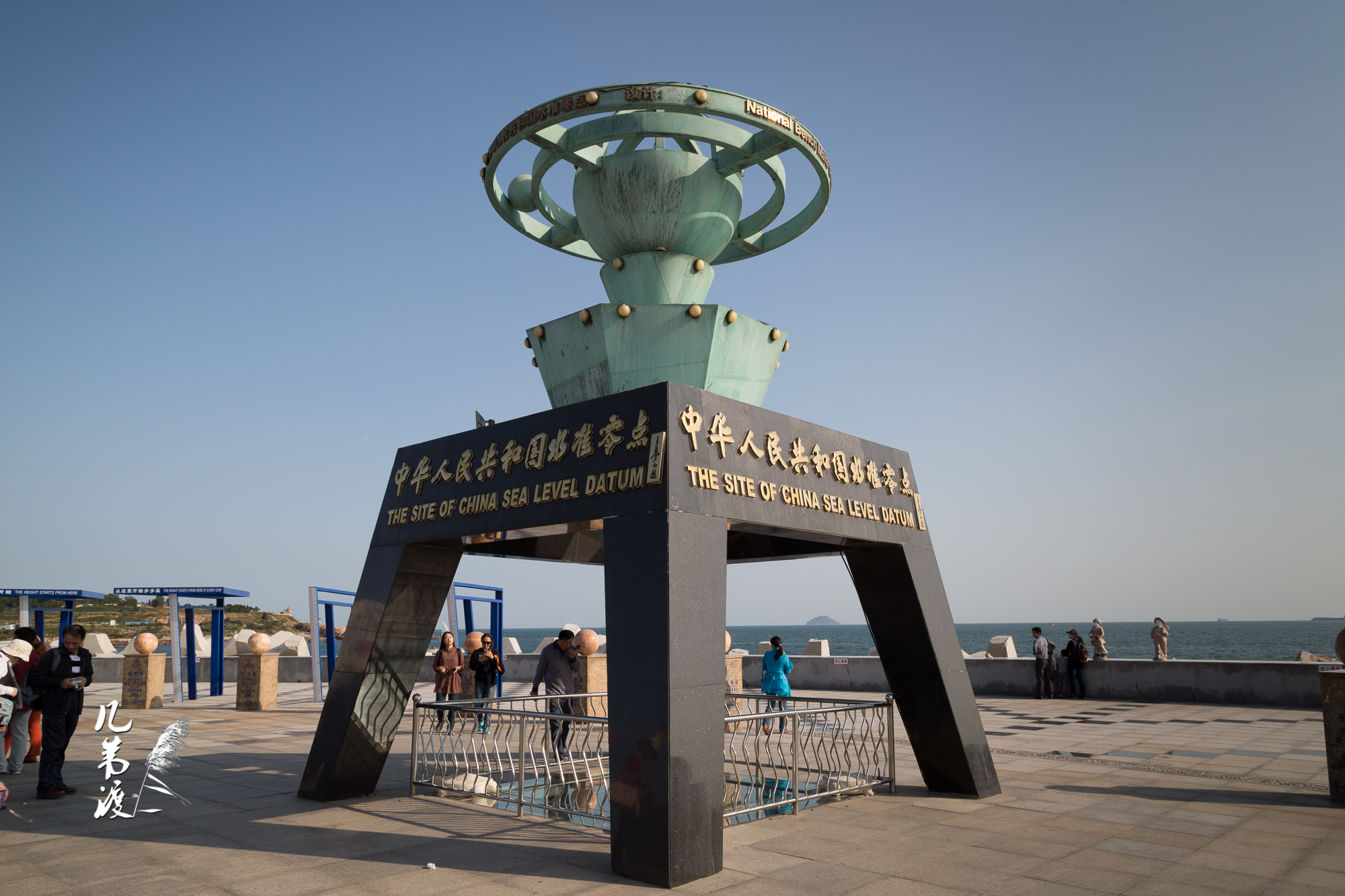 青岛水准零点一位于青岛市东海中路银海大世界内的中华人民共和
