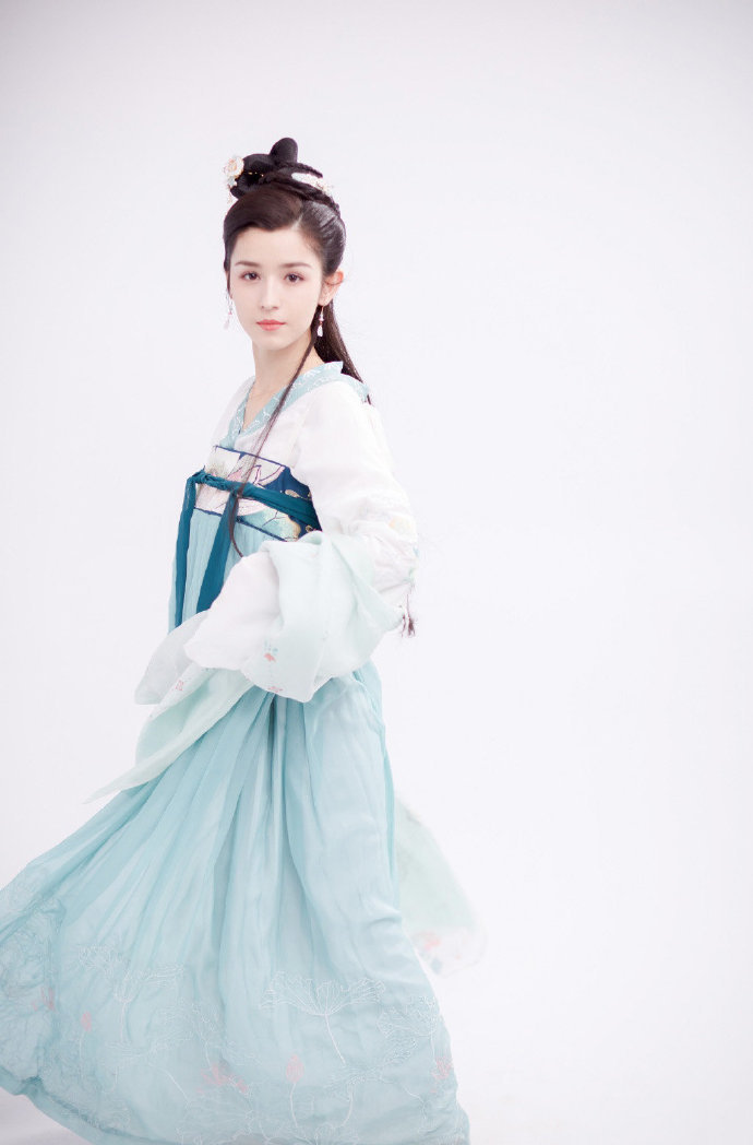 哈妮克孜古装造型清新脱俗美若天仙小仙女下凡