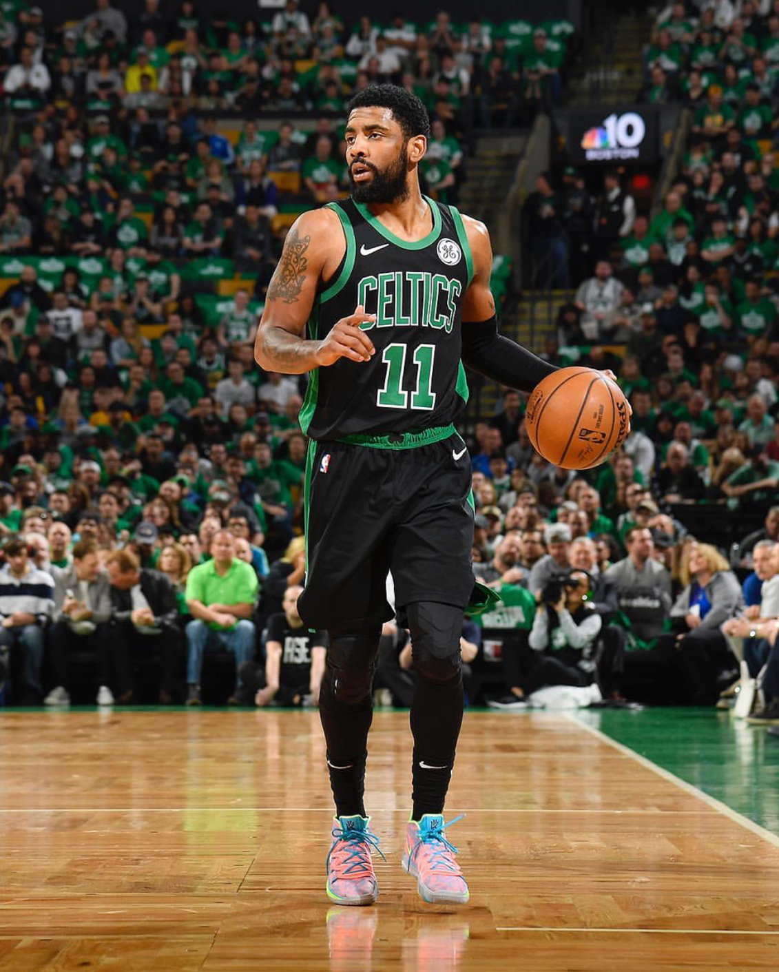 凯里欧文在季后赛首场比赛砍下20分7助攻5篮板2抢断