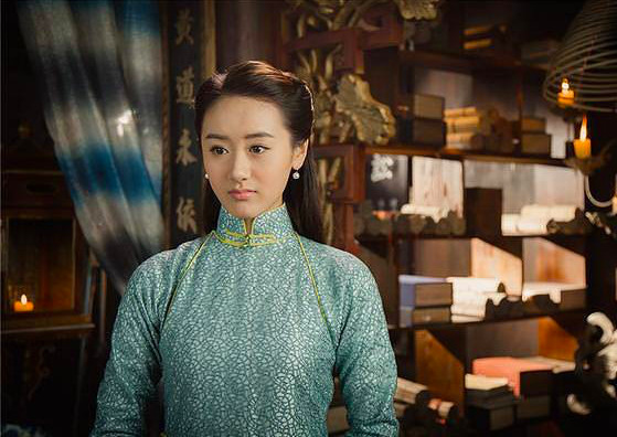 90后小花袁冰妍因在探险剧《老九门》中饰演的则是二月红的妻子,温婉