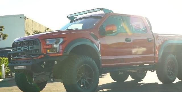 福特4s店看到一台皮卡有6个轮子车价比兰博基尼suv还贵