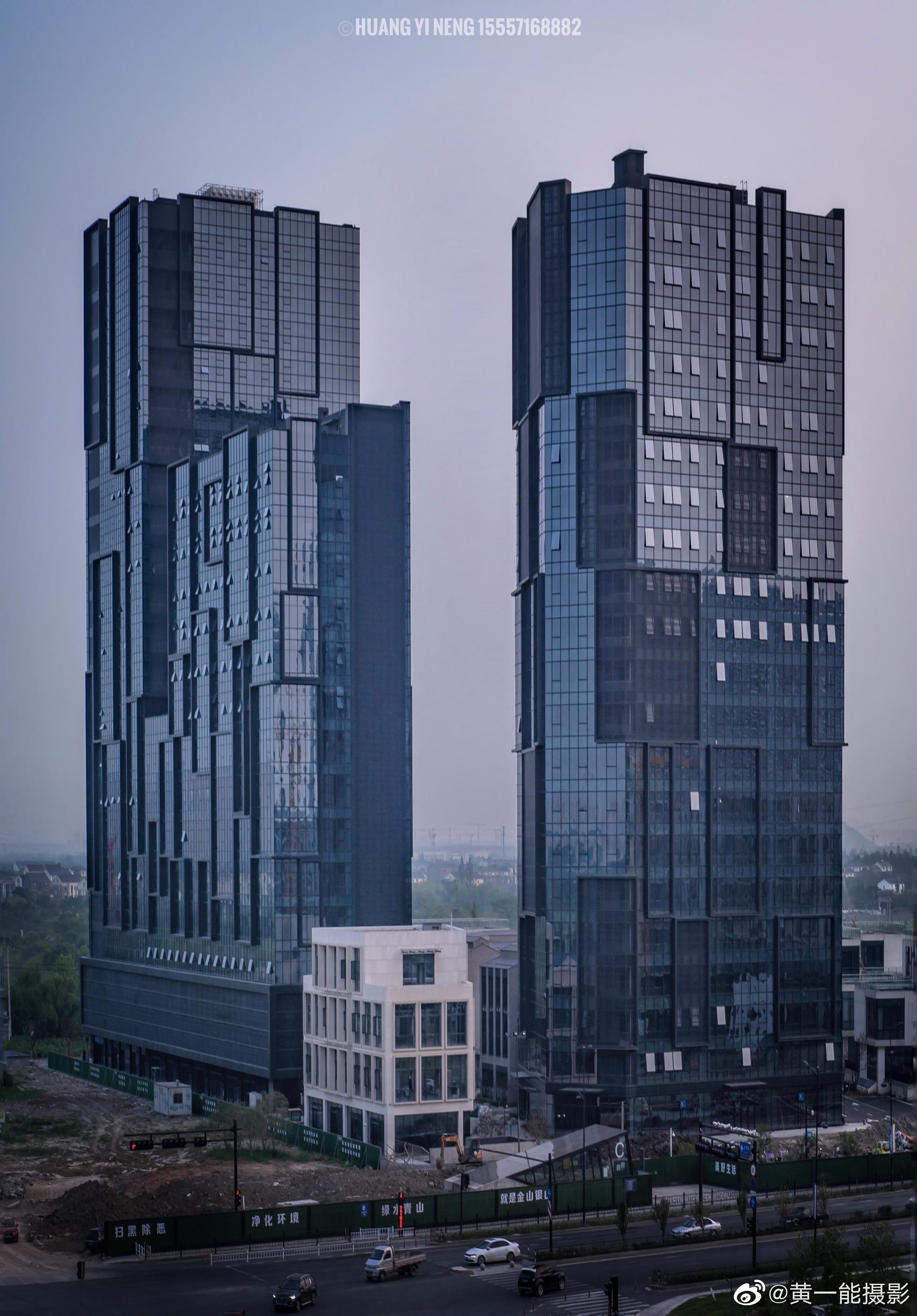 杭州良渚永旺梦乐城楼顶看的周围新建的大楼 @杭州视觉部落