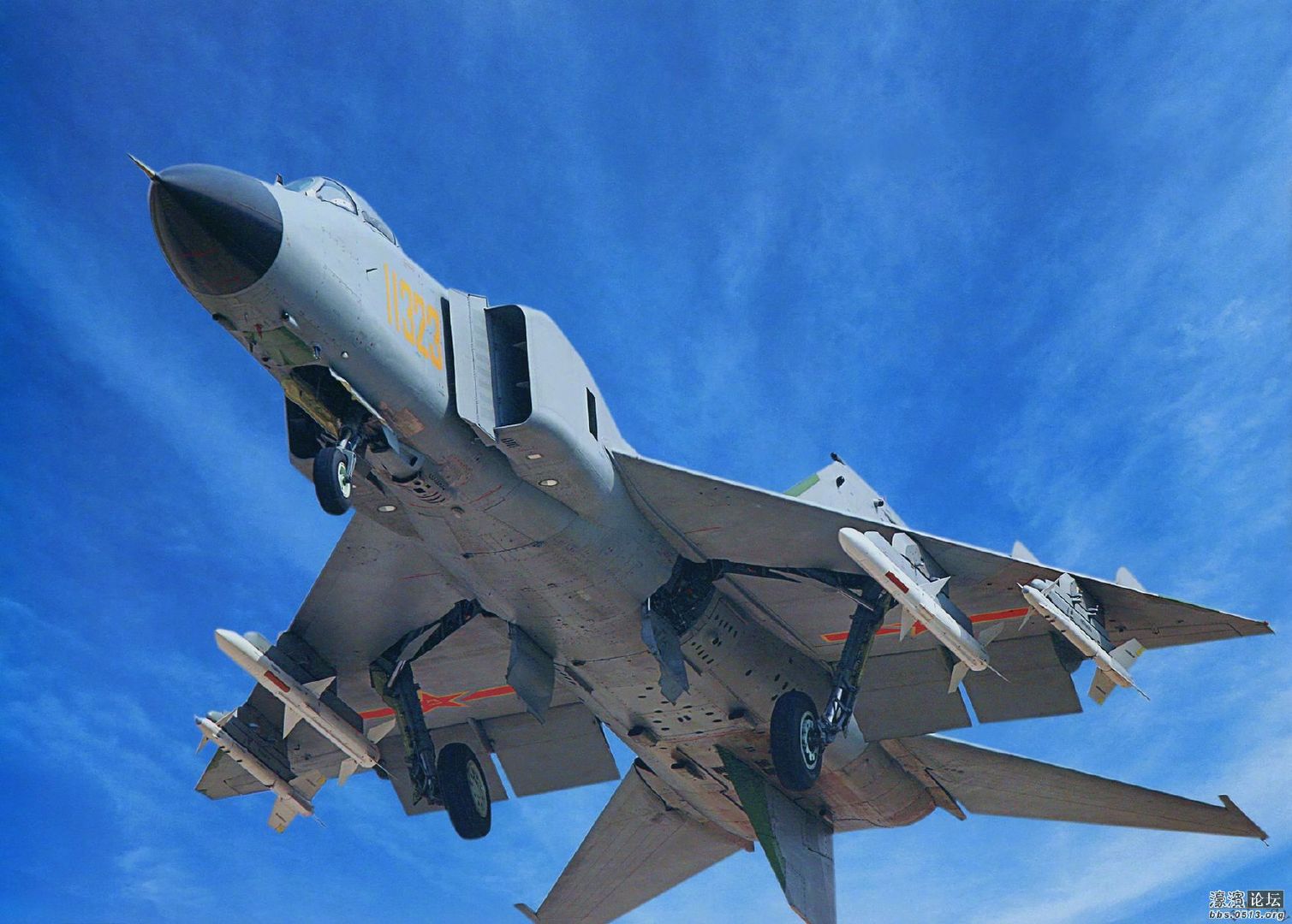 "空中美男子"歼8