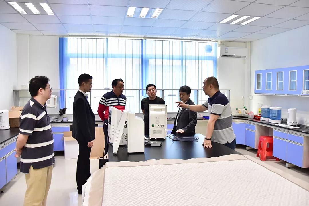 滑建明认的义父是谁？健明希