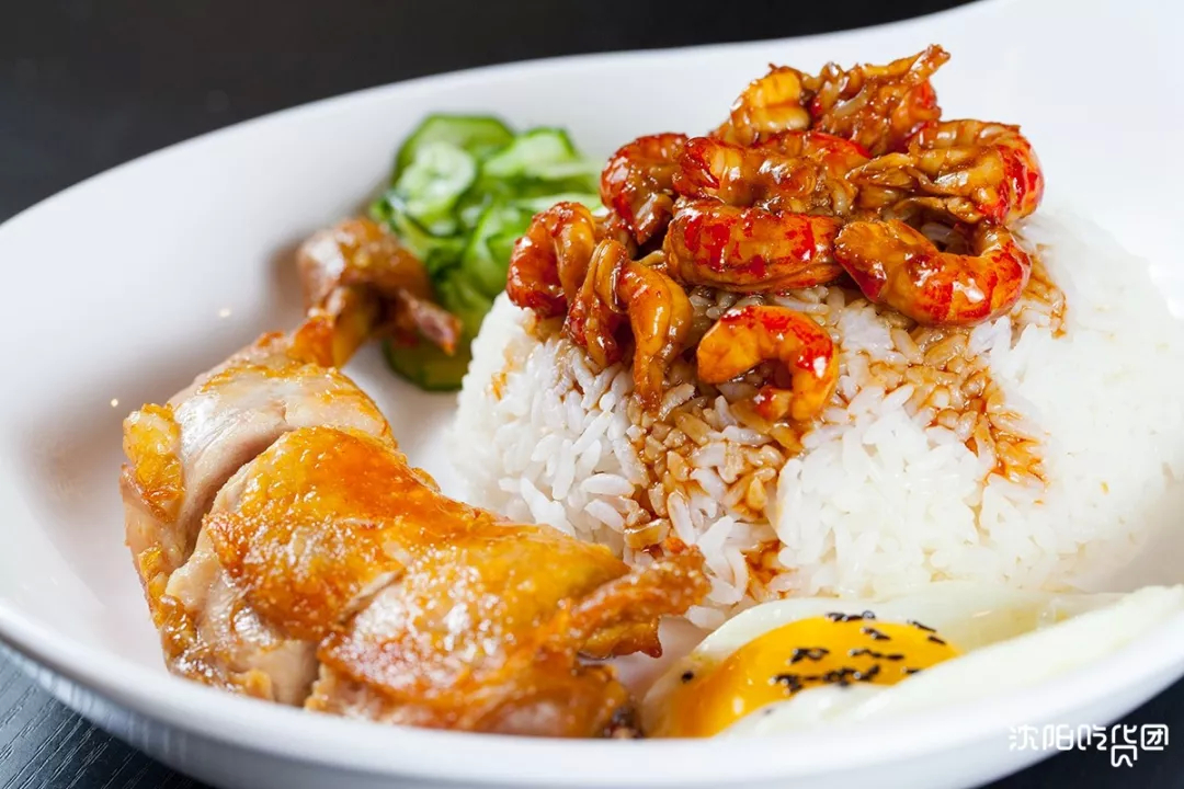 火爆全网的小龙虾盖浇饭足足有30 只小龙虾!