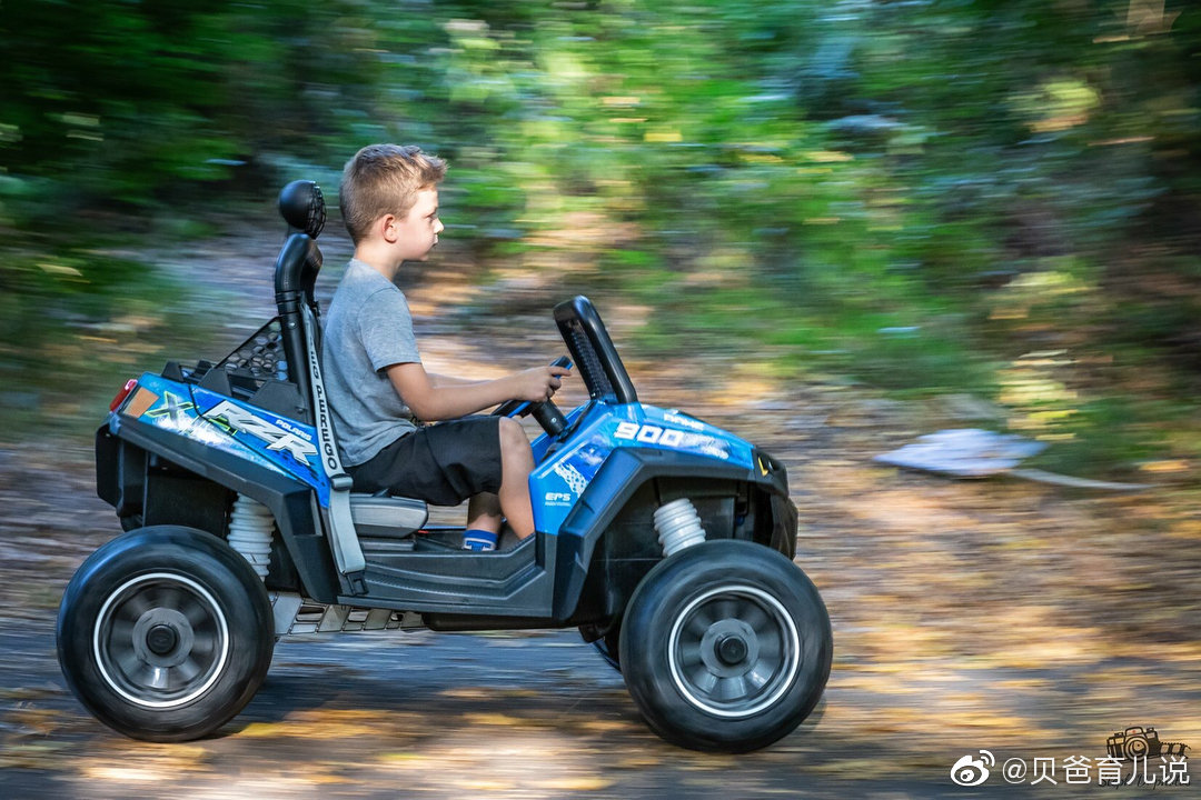 这辆pegperego和北极星联合推出的儿童版四驱越野车不仅有着孩子们一